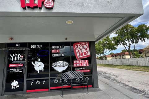 Propiedad comercial en venta en Pembroke Pines, Florida № 1142024 - foto 3