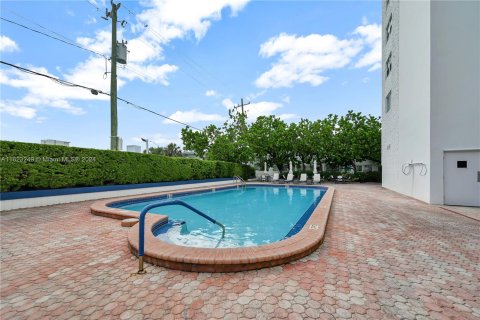 Condo in Miami Beach, Florida, 1 bedroom  № 1270076 - photo 12