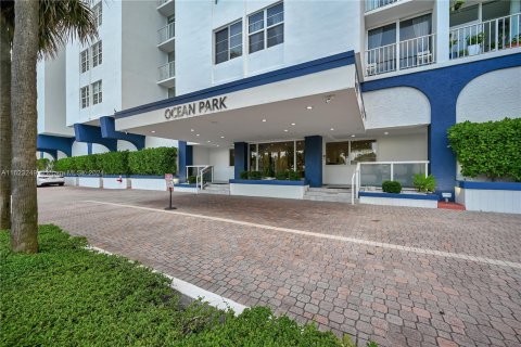 Condo in Miami Beach, Florida, 1 bedroom  № 1270076 - photo 15