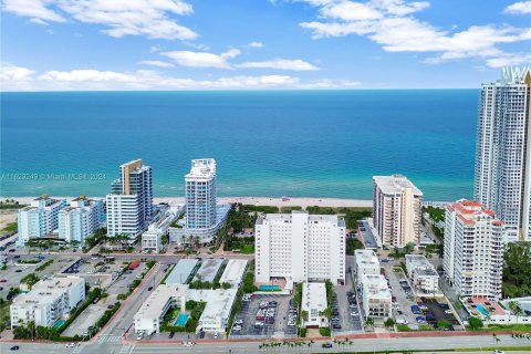 Condo in Miami Beach, Florida, 1 bedroom  № 1270076 - photo 28