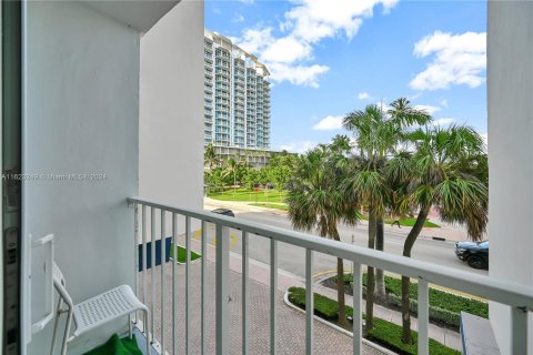 Condo in Miami Beach, Florida, 1 bedroom  № 1270076 - photo 9