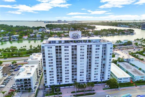 Condo in Miami Beach, Florida, 1 bedroom  № 1270076 - photo 3