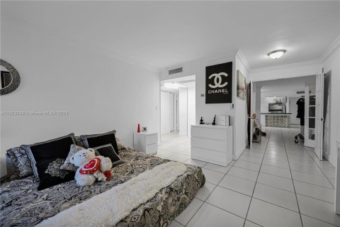 Condo in Miami Beach, Florida, 1 bedroom  № 1270076 - photo 18