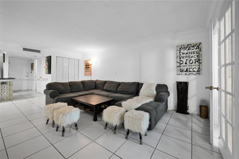 Condo in Miami Beach, Florida, 1 bedroom  № 1270076 - photo 22