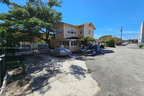 Propiedad comercial en venta en Miami, Florida № 1270034 - foto 4