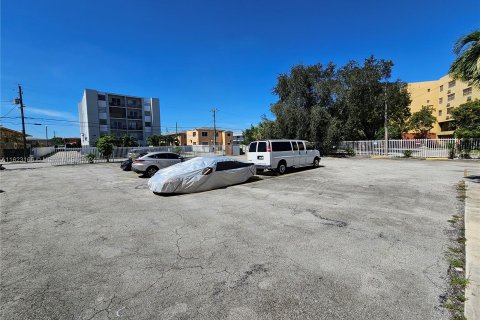 Propiedad comercial en venta en Miami, Florida № 1270034 - foto 1