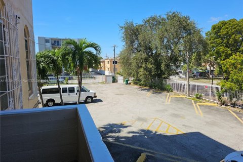 Propiedad comercial en venta en Miami, Florida № 1270034 - foto 3