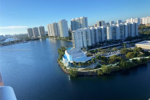 Condominio en alquiler en Aventura, Florida, 2 dormitorios, 149.57 m2 № 1355353 - foto 7