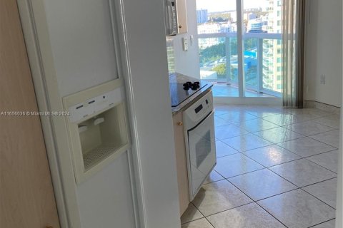 Condominio en alquiler en Aventura, Florida, 2 dormitorios, 149.57 m2 № 1355353 - foto 4