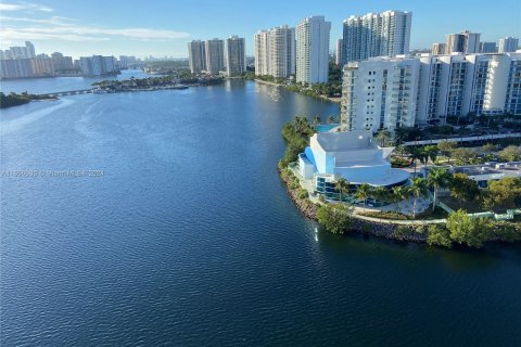 Condominio en alquiler en Aventura, Florida, 2 dormitorios, 149.57 m2 № 1355353 - foto 11