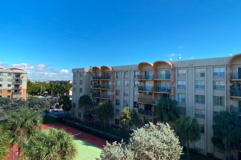 Condo in Miami, Florida, 1 bedroom  № 1355354 - photo 1