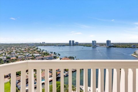 Condominio en venta en Aventura, Florida, 3 dormitorios, 170.94 m2 № 1355357 - foto 2