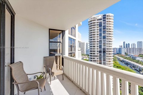 Condo in Aventura, Florida, 3 bedrooms  № 1355357 - photo 23