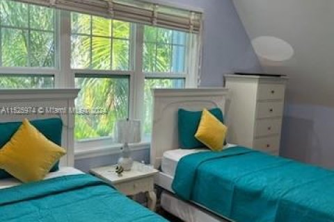 Adosado en venta en Key West, Florida, 3 dormitorios № 986223 - foto 10