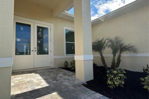 Villa ou maison à vendre à Punta Gorda, Floride: 4 chambres, 223.62 m2 № 1264044 - photo 2