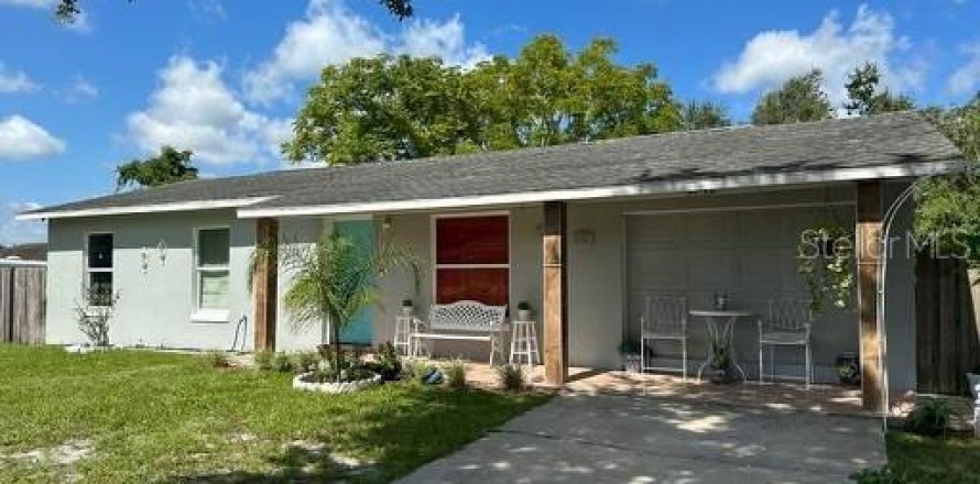 House in Deltona, Florida 5 bedrooms, 92.9 sq.m. № 923041