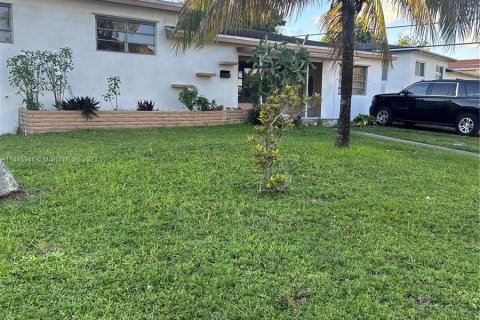 Villa ou maison à vendre à Miami Gardens, Floride: 5 chambres, 236.34 m2 № 848766 - photo 7