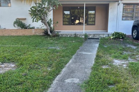 Villa ou maison à vendre à Miami Gardens, Floride: 5 chambres, 236.34 m2 № 848766 - photo 5