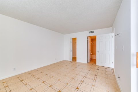 Copropriété à vendre à Oakland Park, Floride: 2 chambres, 85.47 m2 № 871892 - photo 16