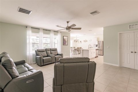 House in Punta Gorda, Florida 3 bedrooms, 185.8 sq.m. № 1326260 - photo 6