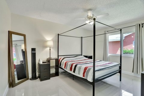 Casa en venta en Margate, Florida, 2 dormitorios, 115.2 m2 № 1135027 - foto 2