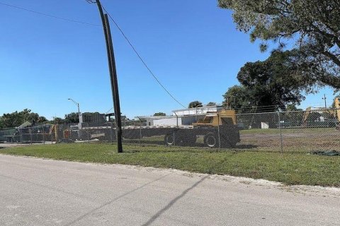 Commercial property in Fort Pierce, Florida № 935224 - photo 3