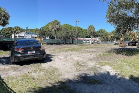 Commercial property in Fort Pierce, Florida № 935224 - photo 1