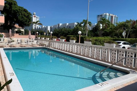 Copropriété à vendre à Pompano Beach, Floride: 1 chambre, 60.39 m2 № 935225 - photo 1