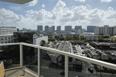 Hotel en venta en Sunny Isles Beach, Florida, 51.19 m2 № 1229804 - foto 16