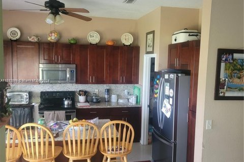 Adosado en venta en Homestead, Florida, 3 dormitorios, 179.49 m2 № 1292943 - foto 2