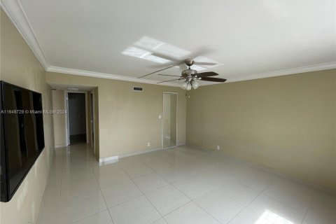 Copropriété à louer à Hallandale Beach, Floride: 1 chambre, 120.77 m2 № 1347719 - photo 11