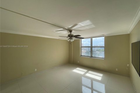 Condominio en alquiler en Hallandale Beach, Florida, 1 dormitorio, 120.77 m2 № 1347719 - foto 13