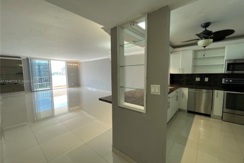 Condominio en alquiler en Hallandale Beach, Florida, 1 dormitorio, 120.77 m2 № 1347719 - foto 5