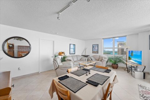 Condo in Miami Beach, Florida, 2 bedrooms  № 1347720 - photo 7