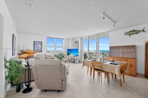 Condominio en alquiler en Miami Beach, Florida, 2 dormitorios, 104.98 m2 № 1347720 - foto 4