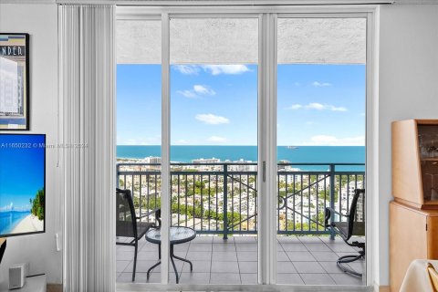 Copropriété à louer à Miami Beach, Floride: 2 chambres, 104.98 m2 № 1347720 - photo 3