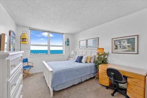 Condo in Miami Beach, Florida, 2 bedrooms  № 1347720 - photo 8