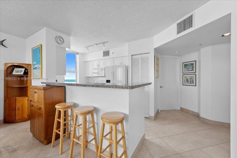 Condominio en alquiler en Miami Beach, Florida, 2 dormitorios, 104.98 m2 № 1347720 - foto 19