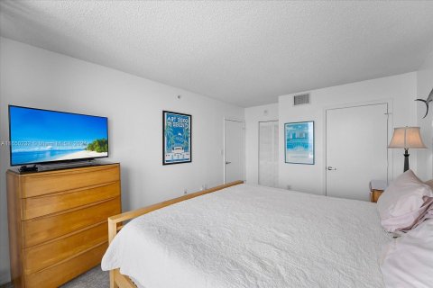 Condo in Miami Beach, Florida, 2 bedrooms  № 1347720 - photo 10