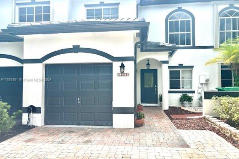 Adosado en venta en Miramar, Florida, 3 dormitorios, 121.14 m2 № 1345291 - foto 1