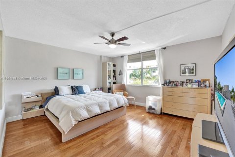 Touwnhouse à vendre à North Miami Beach, Floride: 2 chambres, 138.89 m2 № 1345243 - photo 15