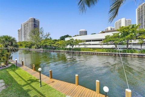 Adosado en venta en North Miami Beach, Florida, 2 dormitorios, 138.89 m2 № 1345243 - foto 19