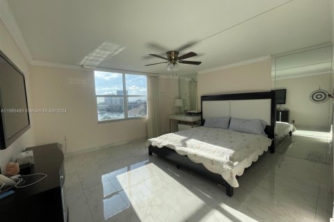 Condominio en venta en Hallandale Beach, Florida, 2 dormitorios, 164.99 m2 № 1206828 - foto 23