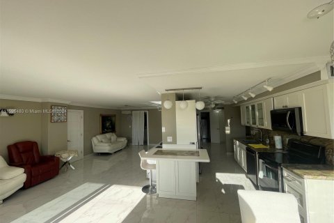 Condominio en venta en Hallandale Beach, Florida, 2 dormitorios, 164.99 m2 № 1206828 - foto 8