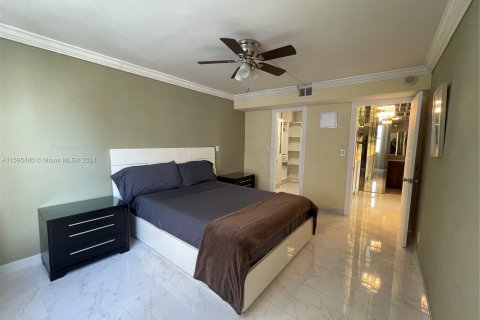Condominio en venta en Hallandale Beach, Florida, 2 dormitorios, 164.99 m2 № 1206828 - foto 16