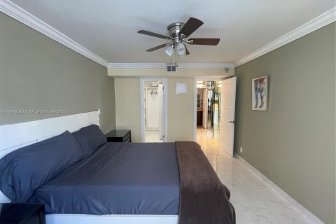 Condominio en venta en Hallandale Beach, Florida, 2 dormitorios, 164.99 m2 № 1206828 - foto 15