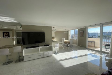 Condominio en venta en Hallandale Beach, Florida, 2 dormitorios, 164.99 m2 № 1206828 - foto 6