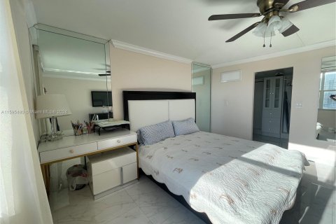 Condominio en venta en Hallandale Beach, Florida, 2 dormitorios, 164.99 m2 № 1206828 - foto 21