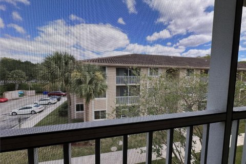 Купить кондоминиум в Корал-Спрингс, Флорида 3 спальни, 124.49м2, № 1119554 - фото 22