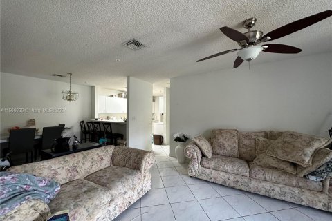 Купить кондоминиум в Корал-Спрингс, Флорида 3 спальни, 124.49м2, № 1119554 - фото 15